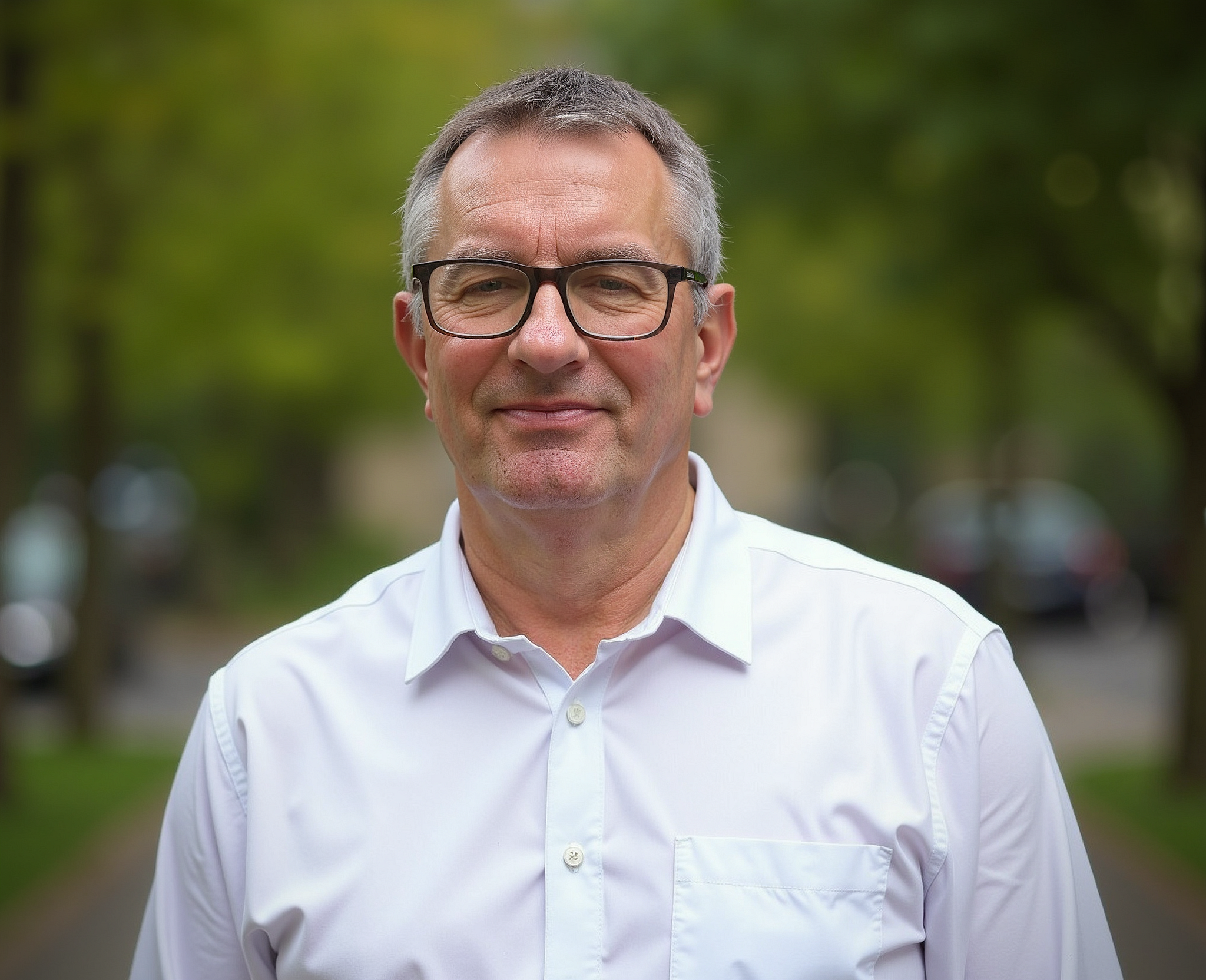 Image of Mark Keenan, CEO of Online Legal Services Limited in a an open buttoned shirt